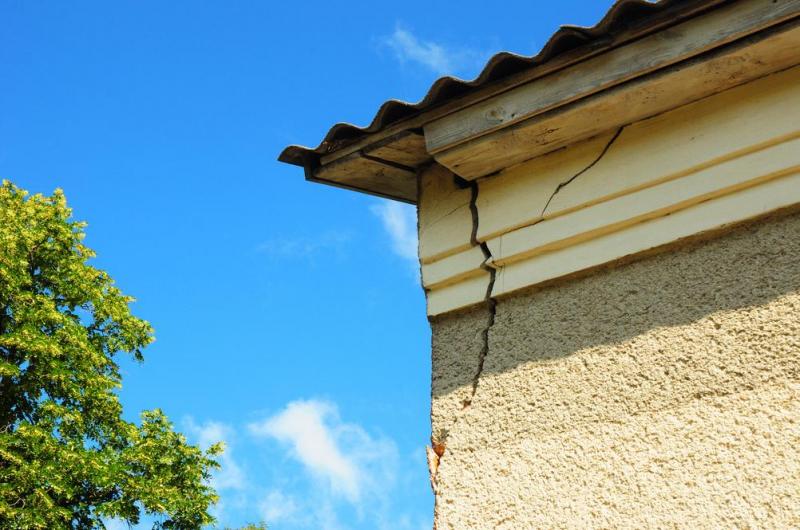 Fissures sur la fa&ccedil;ade : un diagnostic s'impose-t-il &agrave; Besan&ccedil;on ?